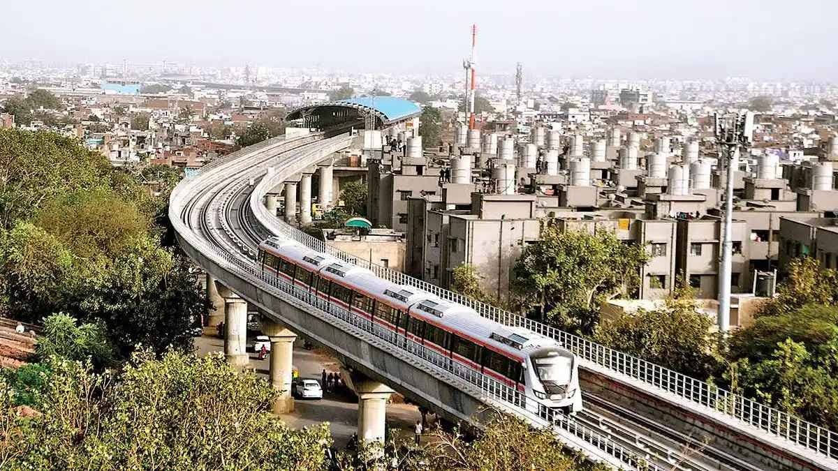 Ahmedabad Metro Rail Red Line elevated train